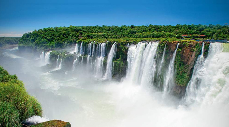 What to do in Puerto Iguazú: the famous land of Argentine falls